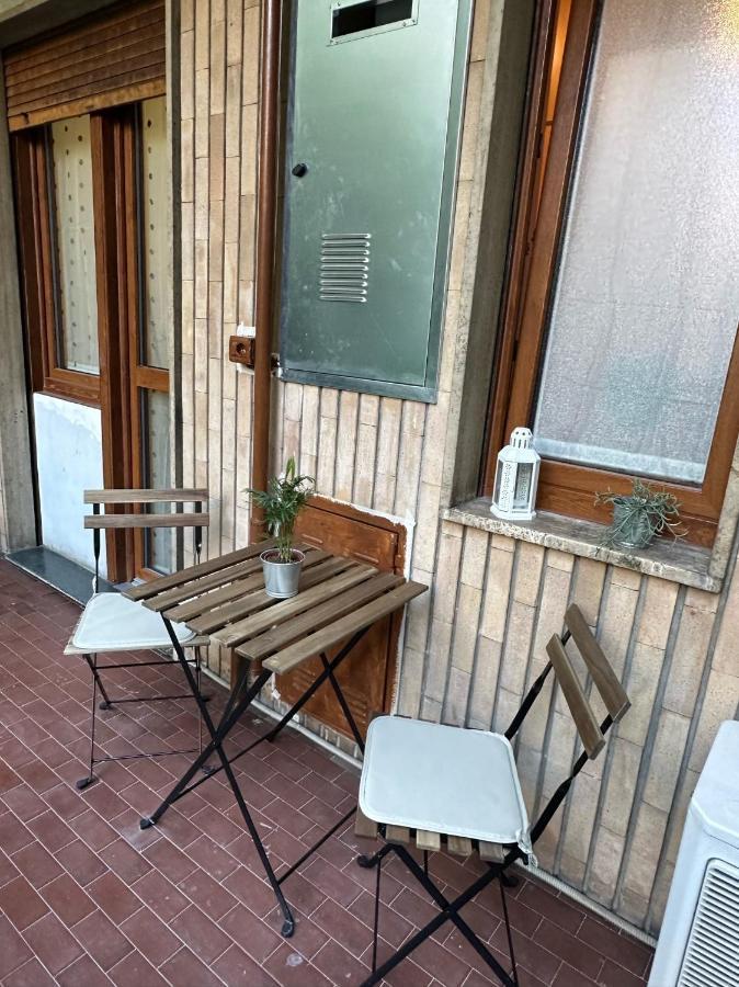 Casa Gianduia Davanti Al Grattacielo Torino Exterior foto