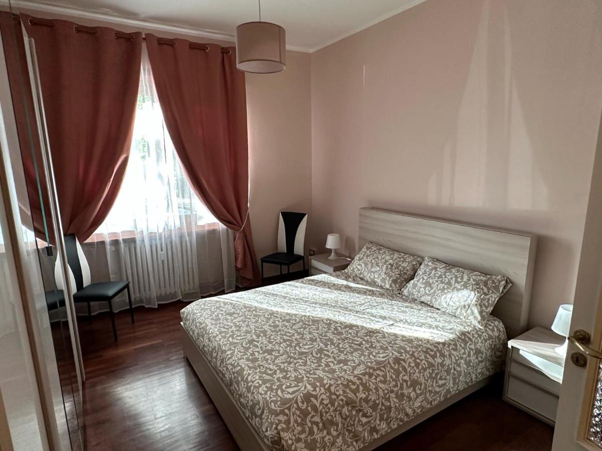 Casa Gianduia Davanti Al Grattacielo Torino Exterior foto