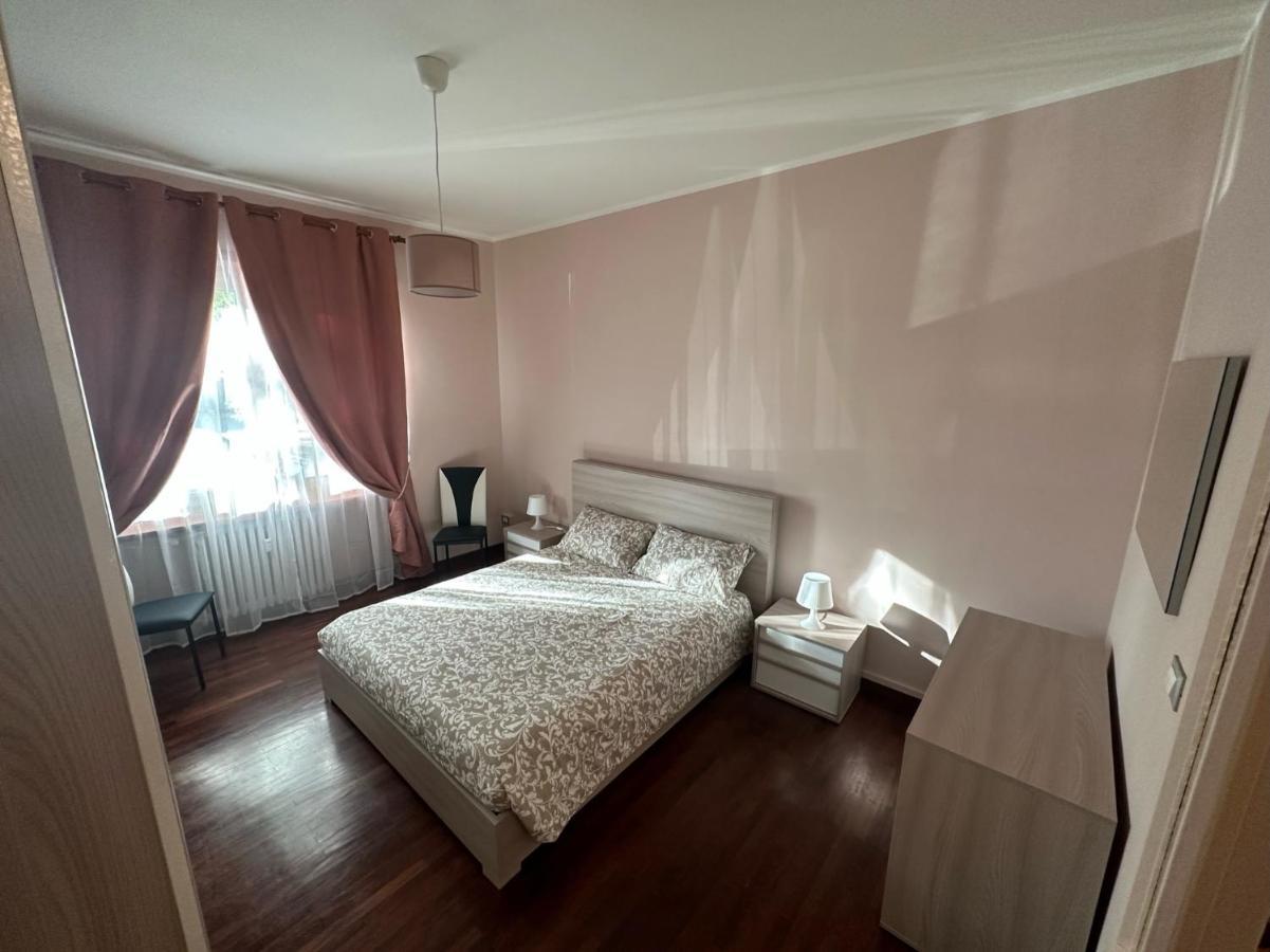 Casa Gianduia Davanti Al Grattacielo Torino Exterior foto